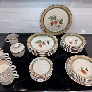 Vintage HallKraft “wild strawberry” stoneware full set (NO CHIPS OR CRACKS)